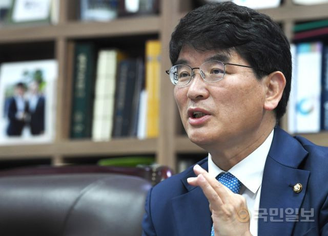 더불어민주당 원내대표 경선에 출마한 박완주 의원이 12일 오전 국회 의원회관에서 국민일보와 인터뷰하고 있다. 최종학 선임기자