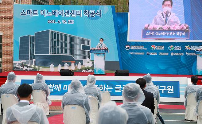 창원 한국전기연구원에서 열린 스마트 이노베이션 센터 착공식  - 김경수 경남지사가 12일 한국전기연구원에서 열린 스마트 이노베이션 센터 착공식에서 인사말을 하고 있다.