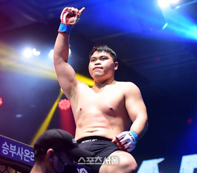 오일학이 박정교에게 승리한 후 기뻐하고 있다. 이주상기자 rainbow@sportsseoul.com