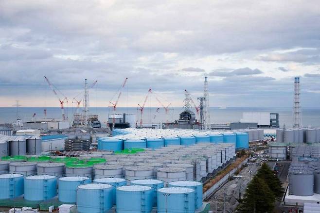 일본 후쿠시마 제1 원자력발전소 전경. 오염수를 저장한 탱크가 즐비하다. 도쿄전력 제공