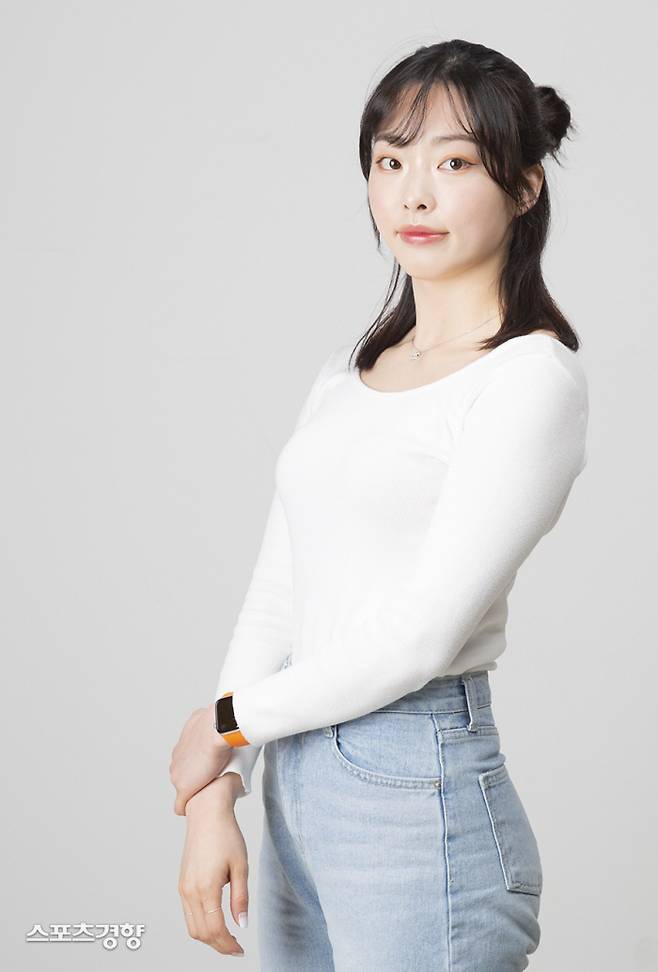 웹드라마 ‘좋소 좋소 중소기업’에서 이미나 대리로 출연중인 배우 김태영이 인터뷰에 앞서 포즈를 취하고 있다.사진 김선희 기자 hanonly@kyunghyang.com