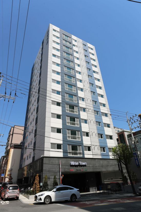 LH가 공공전세주택으로 공급하는 경기도 안양시 만안구 안양동 미래타운 오피스텔 외관.