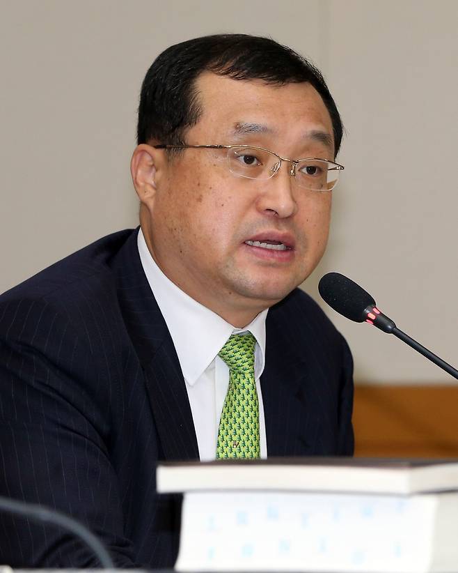 2012년 당시 임성근 대법원 양형위원회 상임위원이 대법원에서 열린 국회 법제사법위원회 대법원 국정감사에서 질의에 답변하는 모습. /연합뉴스