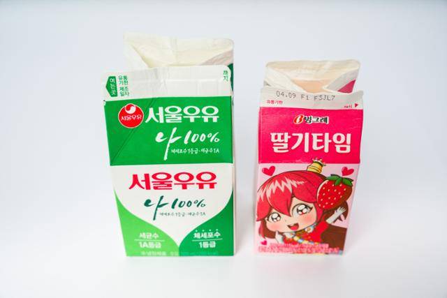 우유팩은 겉면에 색상이 인쇄돼 있지만 비닐 위에 된 것이라 해리 후엔 사라진다. 분홍색으로 귀여운 그림이 그려져 있는 오른쪽 우유팩도 재활용이 가능하다. 한진탁 인턴기자