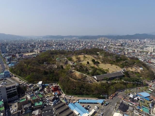 대구 달성토성 전경. 한국일보 자료사진