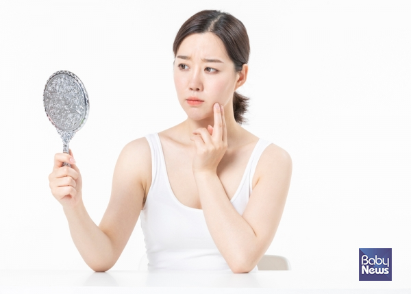 피부 트러블의 원인으로 마스크가 주요 원인으로 지목은 됐으나, 심증만 있고 물증은 없던 차에 이 상관관계를 밝혀낸 연구 결과가 나왔다. ⓒ베이비뉴스