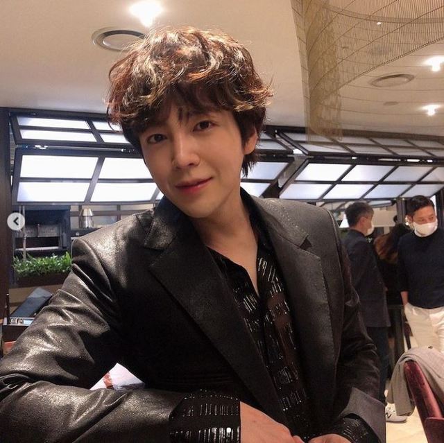 On the 15th, Jang Keun-suk posted several photos on his Instagram with emoticons.In the public photos, Jang Keun-suk is showing off his visuals with brown curls covering his forehead; netizens responded by saying, It seems to be going against the years.Meanwhile, Jang Keun-suk was called up after completing his military replacement service as a social worker in May last year, and is currently taking a break and communicating with fans through SNS.sympathy media