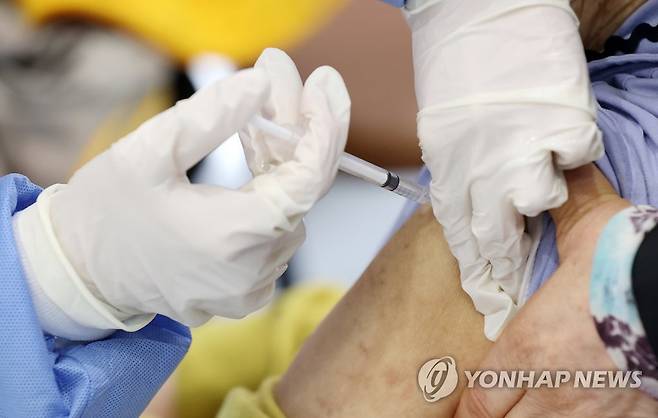 "희귀 혈전증 연관 바이러스벡터 백신 구매계획 변경 아직 없어" [연합뉴스 자료사진]