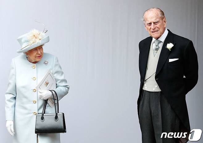 엘리자베스 2세 영국 여왕과 남편 필립공. © AFP=뉴스1