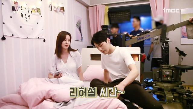 김정현은 서현과 2018년 MBC 드라마 '시간'에서 각각 남녀 주인공을 맡아 열연했다. /MBC '시간' 메이킹 영상 캡처