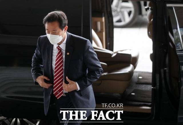 선거 과정에서 재개발·재건축 정상화를 주창해 온 오세훈 서울시장은 당선 10일도 안 된 시점부터 규제 전면 완화 방침에서 한발 물러서는 분위기다. /임영무 기자