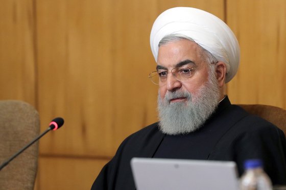 하산 로하니 이란 대통령은 15일 한 석유화학 사업 관련 화상회의에서 "미국과 유럽은 이란이 핵무기를 개발하려 한다고 비난할 자격이 없다며, 이란은 평화로운 핵 활동만을 추구한다"고 말했다. [EPA=연합뉴스]
