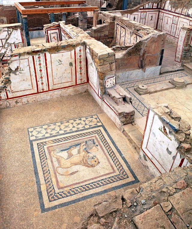 1세기 초대교회 구성원의 사회적 수준과 문화, 선교방식은 현대인의 통념과는 다소 차이가 있다. 사진은 터키의 그리스 로마 유적지인 에베소 지역에서 발굴된 가정집의 테라스. 바닥에 사자 무늬 타일이 보인다. 게티이미지