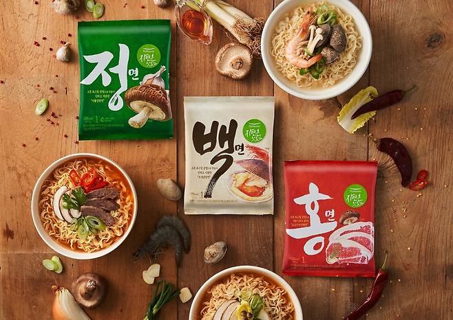 풀무원식품의 ‘자연은 맛있다 정백홍’이 지난달 천만 봉지 판매를 달성했다고 밝혔다.(풀무원식품 제공)