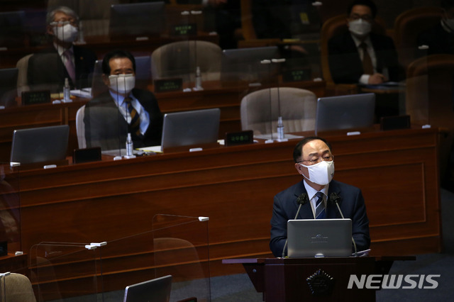 [서울=뉴시스]전진환 기자 = 홍남기 경제부총리 겸 기획재정부 장관. (공동취재사진) 2021.02.05. photo@newsis.com