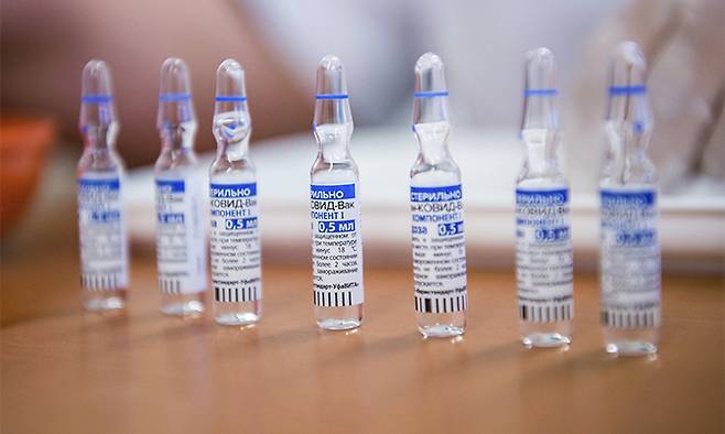 러시아 코로나19 백신인 스푸트니크 브이의 주사약 병.&nbsp;부다페스트=AP뉴시스