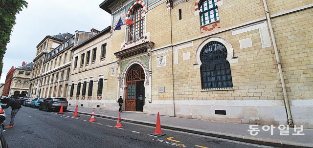 12일 오후 4시 프랑스 파리 6구에 위치한 국립행정학교(ENA)파리 캠퍼스. 내년 폐교 계획과 신종 코로나바이러스 감염증으로 봉쇄조치가 겹치면서 한산해진 모습이다. 파리=김윤종 특파원 zozo@donga.com