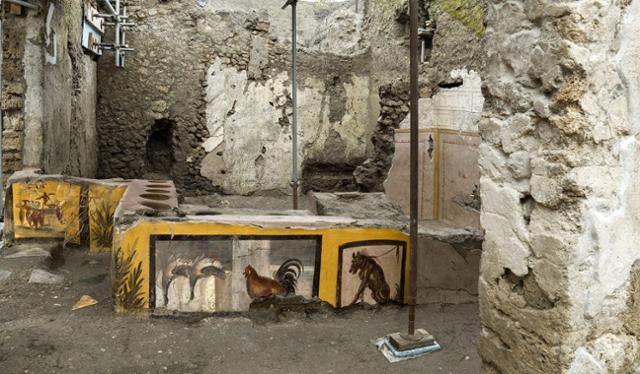 지난해 12월 이탈리아 폼페이에서 우리의 분식집에 해당하는 '터모폴리움'이 발굴됐다. 카운터 아래에는 닭과 오리, 개가 그려져 있다. 폼페이 고고학공원(Archaeological Park of Pompeii) 홈페이지