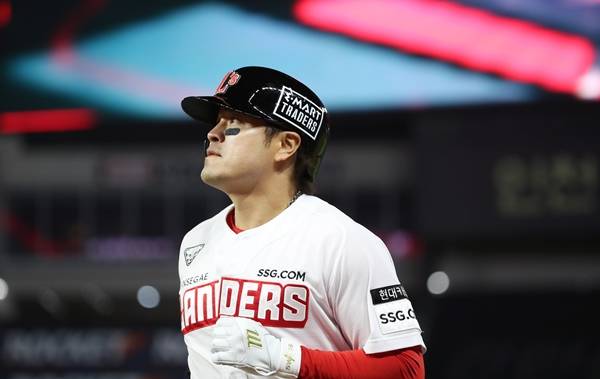 SSG 추신수가 지난 13일 인천 미추홀구 문학동 SSG 랜더스필드에서 열린 ‘2021 프로야구 신한은행 SOL KBO리그’에서 경기를 하고 있다. /사진=뉴스1