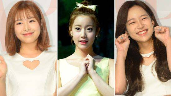 에이프릴 멤버 채원(왼쪽), 예나(오른쪽)과 전 멤버 이현주. /스포츠조선