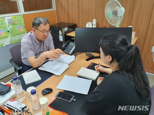 [홍성=뉴시스]지난 2019년 9월 충남교육청 진로진학상담 내포센터 상담 모습. (사진=뉴시스 DB) 2021.04.18. photo@newsis.com