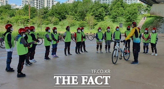 세종 시민들이 자전거 안전교육을 받고 있다. /세종시 제공
