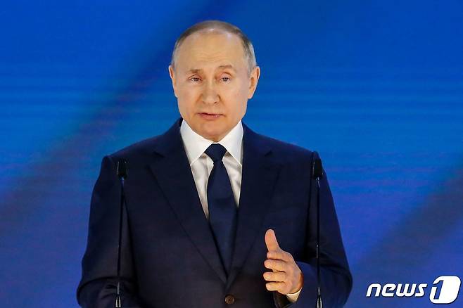 블라디미르 푸틴 러시아 대통령이 21일 연방의회에서 연례 대국민 국정연설을 하고 있다.© AFP=뉴스1