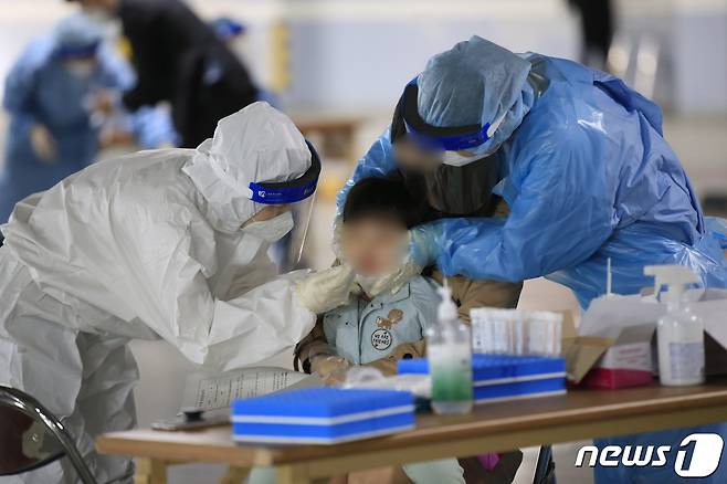 21일 충북에서 신종 코로나바이러스 감염증(코로나19) 확진자 13명이 추가됐다.(사진은 기사 내용과 무관함) / 뉴스1 © News1