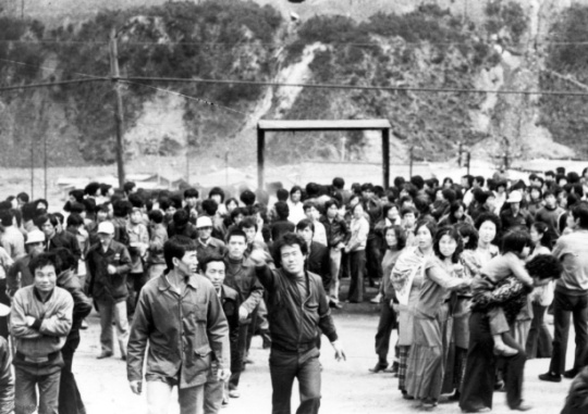 Miners and their families gather around the Sabuk Coal Mine in Jeongseong-gun Gangwon-do in April 1980. Courtesy of the Korea Democracy Foundation