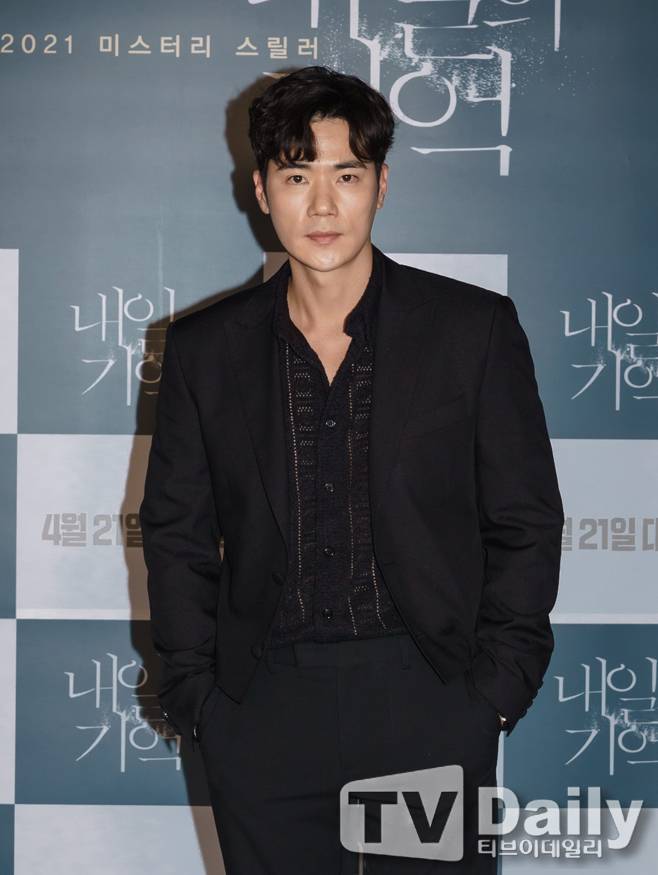 내일의 기억, 김강우, 서예지