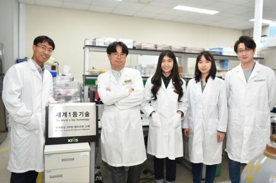한국재료연구원 나노바이오융합연구실 연구진들이 코로나19와 호흡기 감염성을 유발하는 총 8종 바이러스를 진단하는 현장형 유전자 PCR기술을 세계최초로 개발했다.
