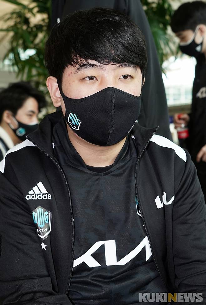 2021 MSI에 출전하는 담원 기아 '칸' 김동하가 23일 오전 인천국제공항에서 출국을 앞두고 인터뷰를 하고 있다. 2021.04.23. 박효상 기자