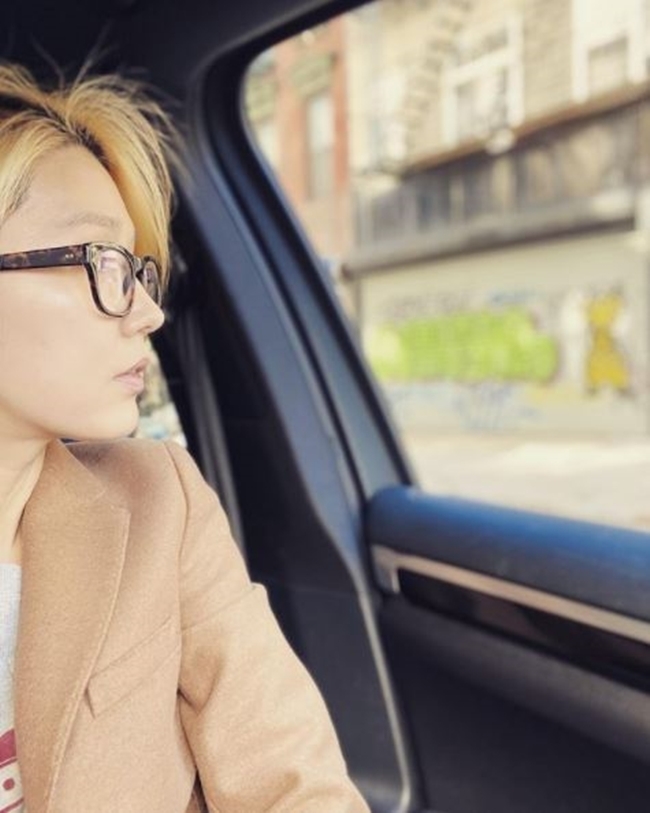 Lee Jin, a member of the group Fin.K.L, reported on the recent welcome situation in the United States.Lee Jin posted a picture on April 23 with an article entitled Its Cold Today on his personal instagram.The photo shows Lee Jin looking out of the car, seemingly out for a while in a comfortable outfit.Lee Jins sharp nose and sophisticated atmosphere also attract attention. The natural appearance without a toilet is full of fashion.Lee Jin, on the other hand, made his debut as a Fin.K.L member in 1998 and also played as an actor.He married a non-entertainment man in 2016 and is living in New York City.