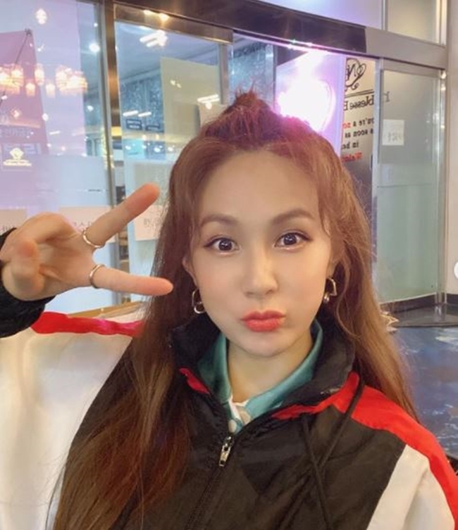 Singer Chae Yeon is into the app worldChae Yeon wrote on April 23 in a personal Instagram account, Its all taken with different apps... so many photo apps. Which one is real? Is there any real one?And posted several photos.The photo shows Chae Yeon, who took a selfie using a mobile phone application.He is making a cute face by drawing a finger V or putting air in his cheeks, and the beauty of his prime is admirable over time.On the other hand, Chae Yeon made his debut with his first album Its My Time in 2003 and was loved by hits such as Two, Only You and Shake.He appeared on Web Entertainments Up My Sister released in July.