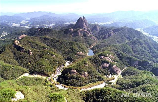 [진안=뉴시스] 한훈 기자 =전북 진안 마이산국립공원 전경.(사진=진안군 제공).  photo@newsis.com