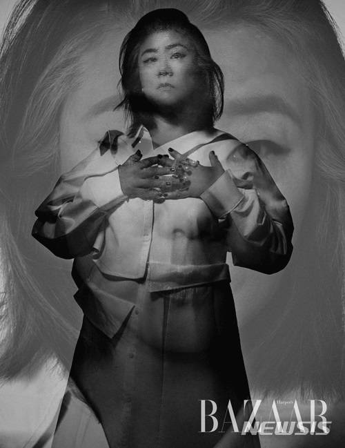 [서울=뉴시스] 이정은 화보. 사진 = 하퍼스 바자. 2021.4.23. photo@newsis.com