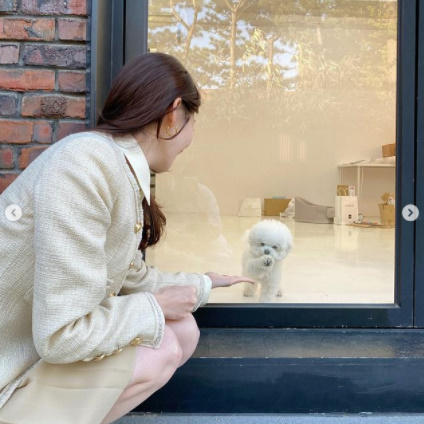 Kang Min-kyung, a member of the group Davichi, unveiled his daily life that he wanted to hug with Pet tissue.On the 23rd, Kang Min-kyung posted several photos on his Instagram without any comment.The photo shows Kang Min-kyung wearing a two-piece, with a delicate fit and a superfiber leg impressive.It also included a picture of him watching the same scene as Pet tissue.Recently, Pet tissue has been popular with Kang Min-kyung as a surprise move, accompanied by the station on the way to work and played chorus in the recording room.In addition, the netizens who watched the pictures of Kang Min-kyung shining in the spring sun responded that Spring Goddess and It is so beautiful even if it is beautiful.Meanwhile, Davisi, who belongs to Kang Min-kyung, is currently working on Just Know.Kang Min-kyung Instagram