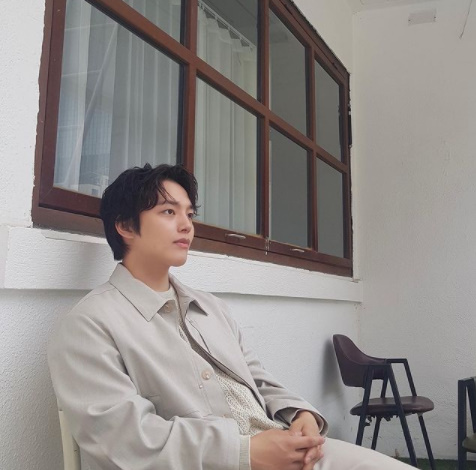 Actor Yeo Jin-goo has revealed his daily life after the Drama Monster End.On the afternoon of the 23rd, Yeo Jin-goo posted a picture on his personal instagram with a hand-shaped emoticon.In the photo, there is a picture of Yeo Jin-goo who is staring at a distant place and hitting him.Recently, he played the role of One in JTBC Drama Monster and appeared to be enjoying his spare time after Drama End.On the other hand, Yeo Jin-goo is said to be appearing as a guest on TVN entertainment program Run House 2.Yeo Jin-goo Instagram