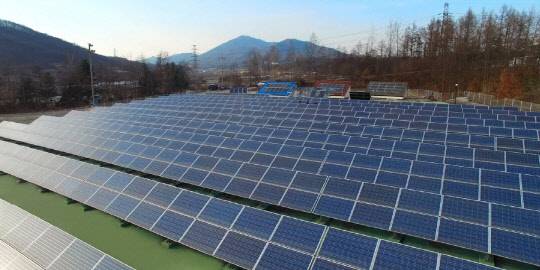 현대에너지솔루션 음성공장에 위치한 태양광 실증단지 전경. <현대에너지솔루션 홈페이지>