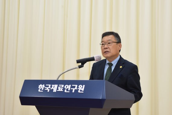 한국재료연구원(KIMS) 이정환 원장이 지난 23일 창립 14주년을 맞아 기념사를 하고 있다. 재료연구원 제공