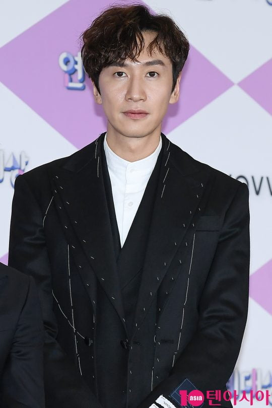 SBS entertainment program Running Man production team directly informed the actor Lee Kwang-soos disjoint news.Lee Kwang-soo went through the leg rehabilitation process after the traffic accident last year and was in the best condition, but he was rehabilitating and shooting at the same time with his affection and responsibility for Running Man. It was difficult to do this, He said.Finally, members and production team wanted to spend more time with Lee Kwang-soo, but Lee Kwang-soo as a Running Man member was also important, so I decided to respect his decision after a long-term conversation. Lee Kwang-soo, who made a difficult decision, asked the audience for warm support and encouragement. I will support the desired member Lee Kwang-soo, he added.Lee Kwang-soos agency, King Kong by Starship, said, Lee Kwang-soo will be disjointed at Running Man last May 24th recording.The agency said, It was not easy to decide that it was disjoint because it was a program that had a short period of 11 years, but I decided that it needed physical time to show better things in future activities.The following is the official position of SBS Running Man production team.Its an official position regarding SBS [Running Man] actor Lee Kwang-soo disjoint.Running Man members and production team have been discussing with Lee Kwang-soo for a long time and decided to review Lee Kwang-soos disjoint doctor.Lee Kwang-soo went through the leg rehabilitation process after a traffic accident last year and worked on rehabilitation treatment and Running Man shooting at the same time with affection and responsibility for Running Man even though he was not in the best condition.However, despite Lee Kwang-soos efforts, it was difficult to do this together, and the members and production team talked about the troubles.Members and production team wanted to spend longer with Lee Kwang-soo in Running Man, but Lee Kwang-soos opinion as a Running Man member was also important, so he decided to review his decision after a long conversation.Unfortunately, I have made a beautiful farewell, but I would like to ask Lee Kwang-soo and his members who made a hard decision to warmly support and encourage the viewers, and I will support Running Man members and production team Lee Kwang-soo.Thank you.a fairy tale that children and adults hear togetherstar behind photoℑat the same time as the latest issuec