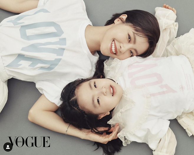 Actor Lee Yoon-ji has just grown up and released a friendly picture with her eldest daughter, Rani, who became a girl.Lee Yoon-ji told his SNS on Friday: For any reason, no.# Child Abuse Prevention Campaign # Funding # Vogue Korea # Harrokin and a picture with fashion magazine Vogue.In the photo, Lee Yoon-ji wears a couple T-shirt with the words LOVE with Rani, who turned seven.Lanny, who was greatly loved at the time of SBSs Same Bed, Different Dreams 2: You Are My Dest - You Are My Dest - You Are My Destiny, is resembling her mother without a dark face.Lee Yoon-ji married a dentist in September 2014 and has two daughters.Lee Yoon-ji, who gave birth to her first daughter Rani in 2015, appeared on Same Bed, Different Dreams 2: You Are My Dest with her daughter and husband, who turned five in 2019, revealing the daily lives of their three families and giving them a lot of sympathy and laughter.In April last year, she gave birth to her second daughter, Soul, and now she is a full-fledged family.Photo SourceLee Yoon-jiSNS