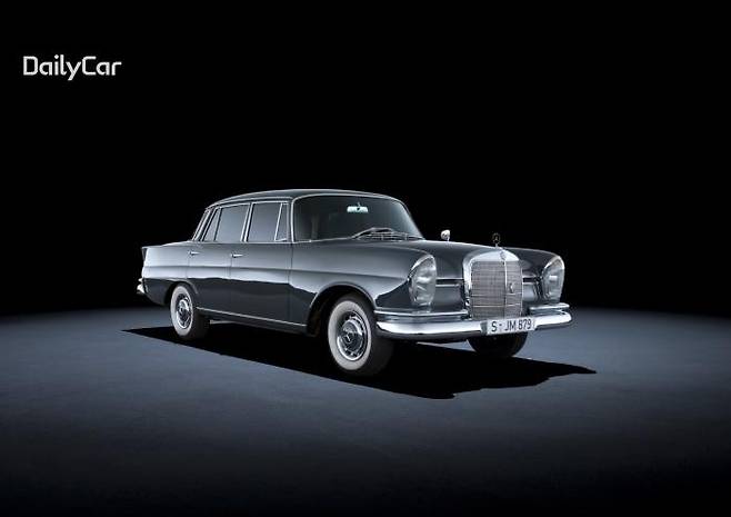 벤츠 220 SE 테일핀(W 111, 1959~1965년) </figcation>