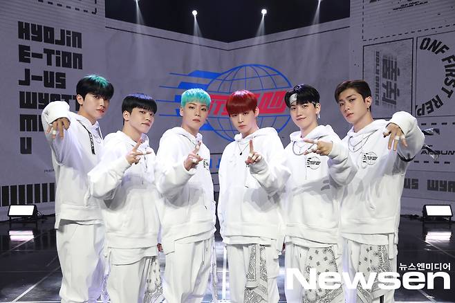 Group ONF Regular 1 Repackage Album CITY OF ONF The media showcase commemorating the release of the album was held online on April 28th in the afternoon of Corona 19.On this day, ONF (Hyojin, Ession, Jayers, Wyatt, MK, and Yu) poses during photo time.Photos