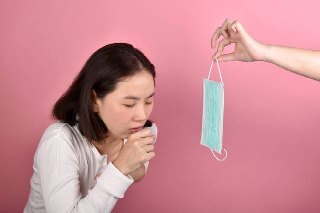 마스크 입냄새는 입속 유해균 때문에 유발된다./사진=게티이미지뱅크