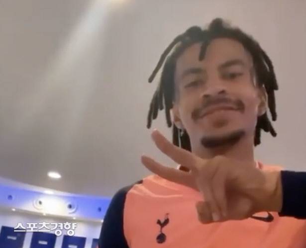 토트넘 델레 알리가 레게 머리 스타일로 파격 변신했다. 세르주 오리에 인스타그램