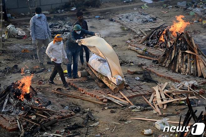 인도 화장터 © AFP=뉴스1