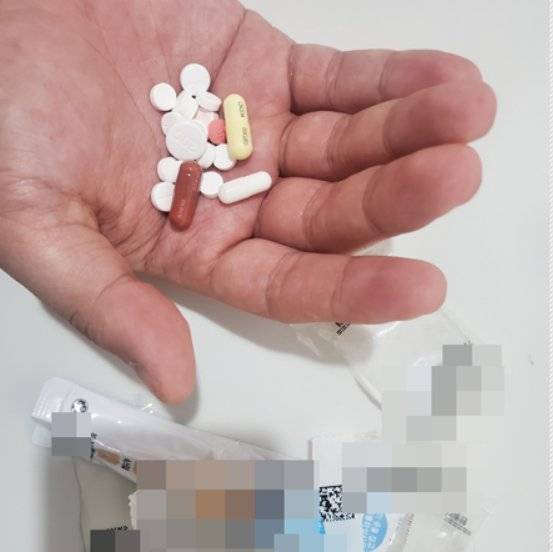 호영씨가 병원에서 처방받은 약. 사진 김씨 제공