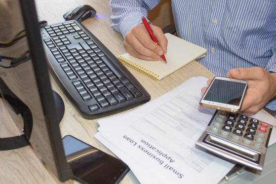 대출이자 계산. 셔터스톡