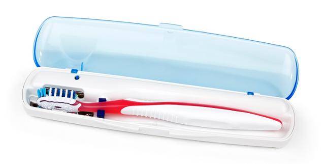 칫솔 살균 케이스. 칫솔을 자외선에 노출시켜 대부분의 세균을 제거한다. ⓒ게티이미지뱅크